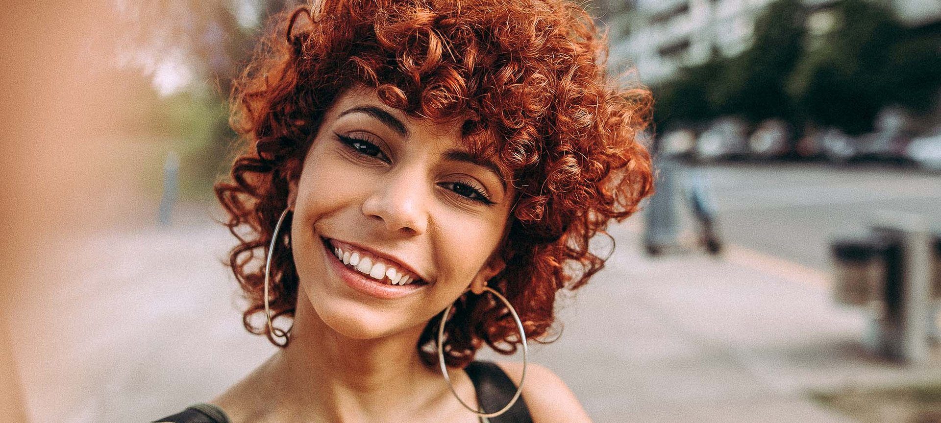 Cómo obtener un color de cabello castaño rojizo