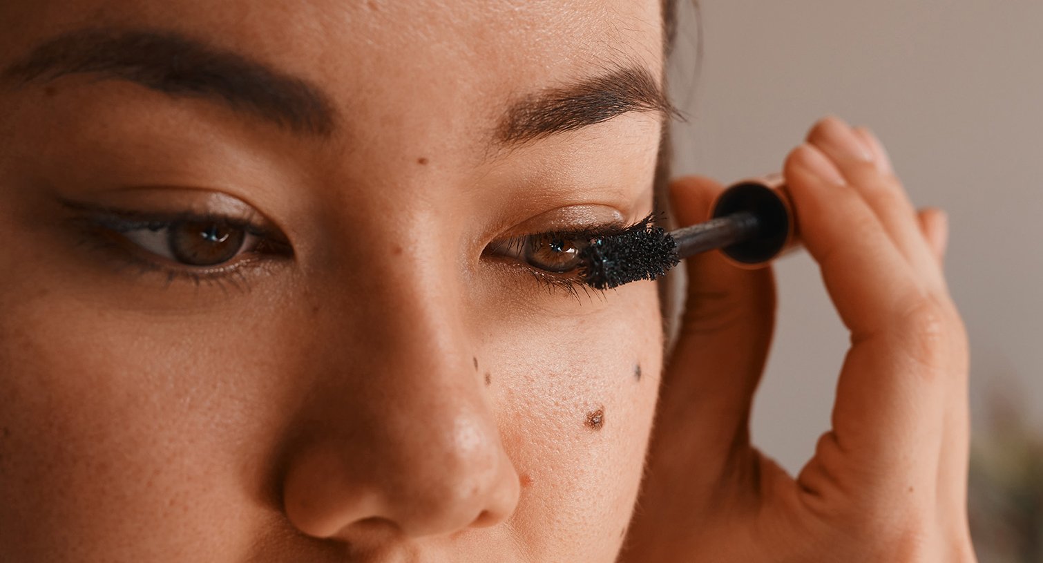 Fall Wedding Trends 2021 mascara layering