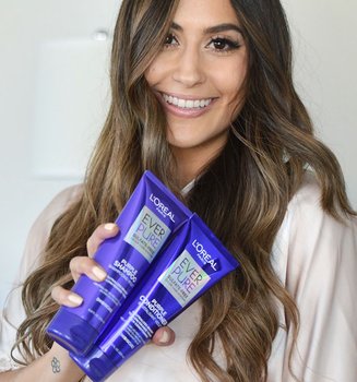 Cabello castaño con efecto metálico indeseado