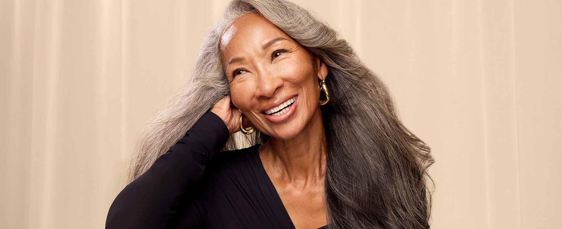 Banner para escritorio de Cómo hacer la transición a las canas