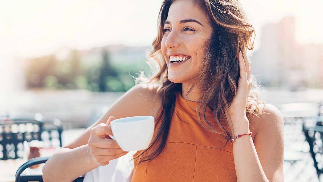 Crazy For Caramel Latte How To Get This Seaons Natural Looking Hair Color D