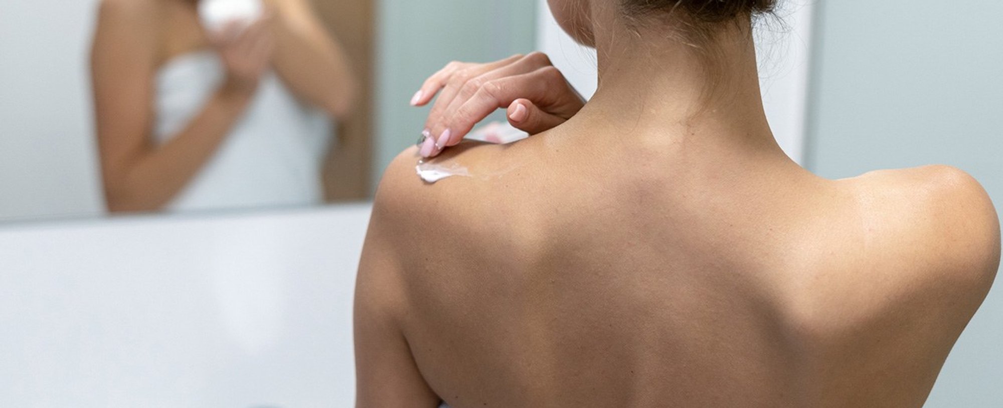 Loreal Paris Article How to Put Lotion on Your Back D