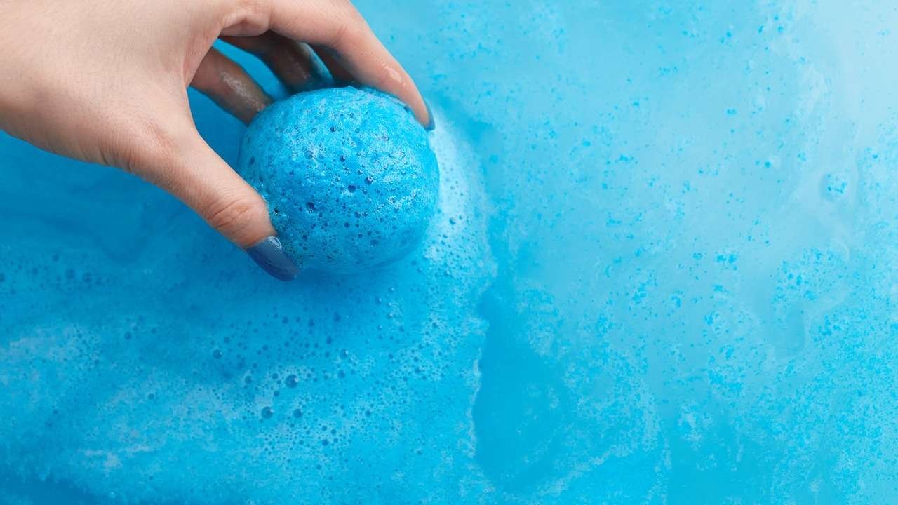 How to Use a Bath Bomb to Take Your Baths Up a Notch L’Oréal Paris