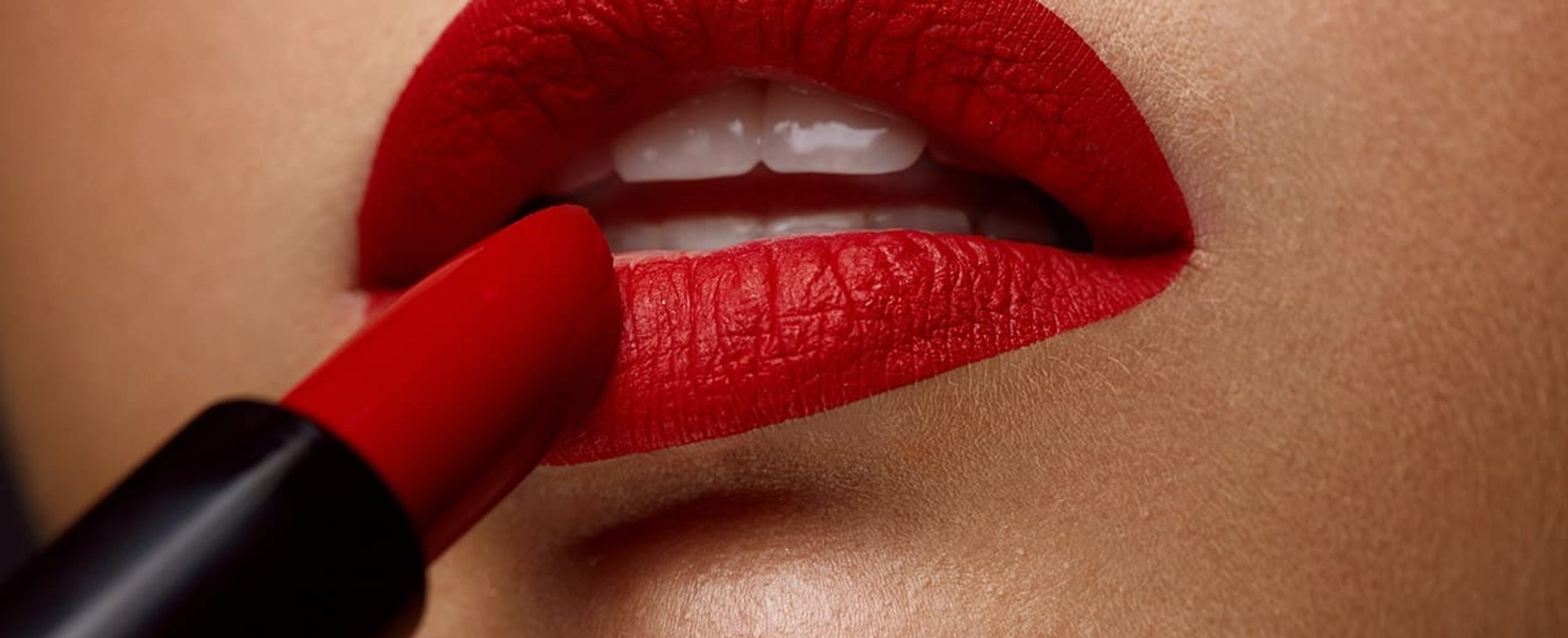 Loreal Paris BMAG Article How to Avoid Getting Lipstick on Your Teeth D