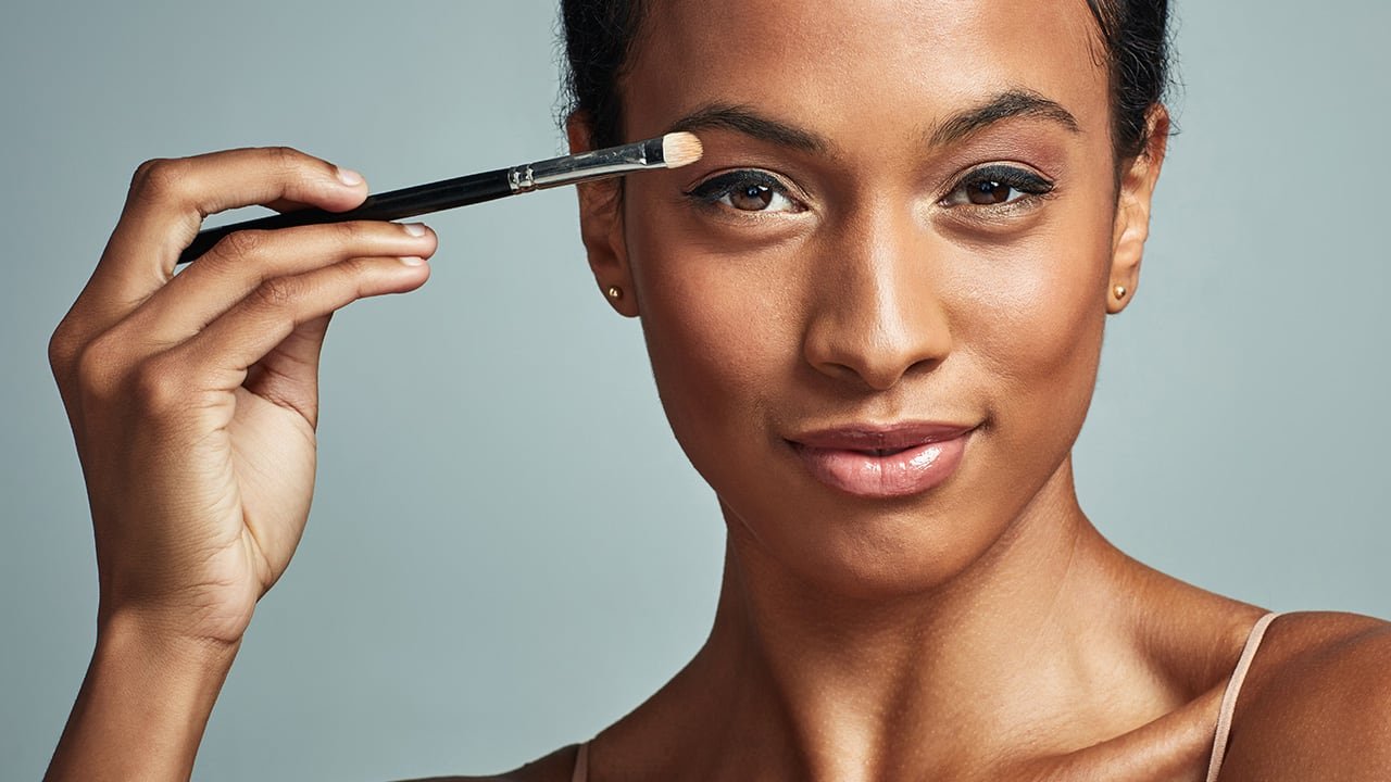 Loreal Paris BMAG Article 10 Eye Shadow Hacks to Try for Easier Application D