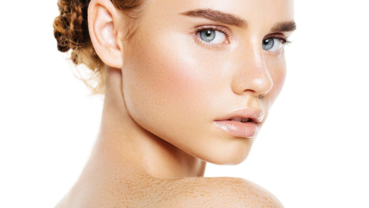 Loreal Paris BMAG Article How to Get a Model Off Duty Makeup Look D