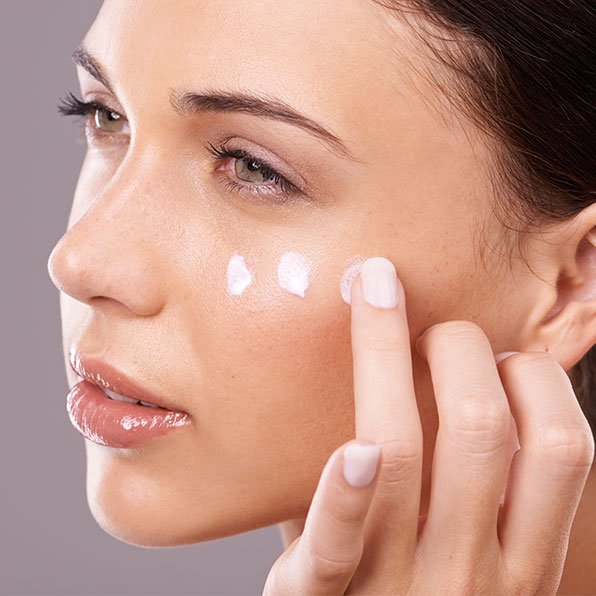 ApplyingRevitaLiftAnti WrinkleFirmingNightCream_Main_BL