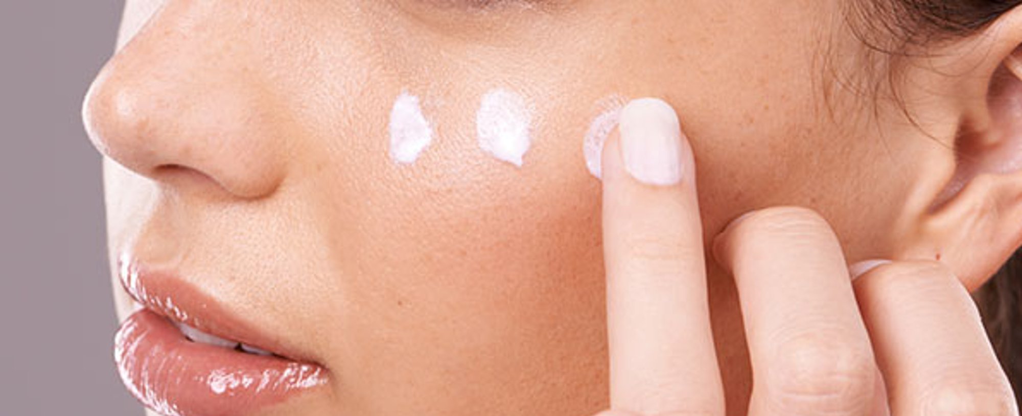 ApplyingRevitaLiftAnti WrinkleFirmingNightCream_Main_BL