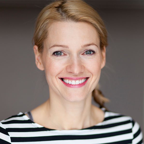 40YearOldWomanSmiling_Main_BL