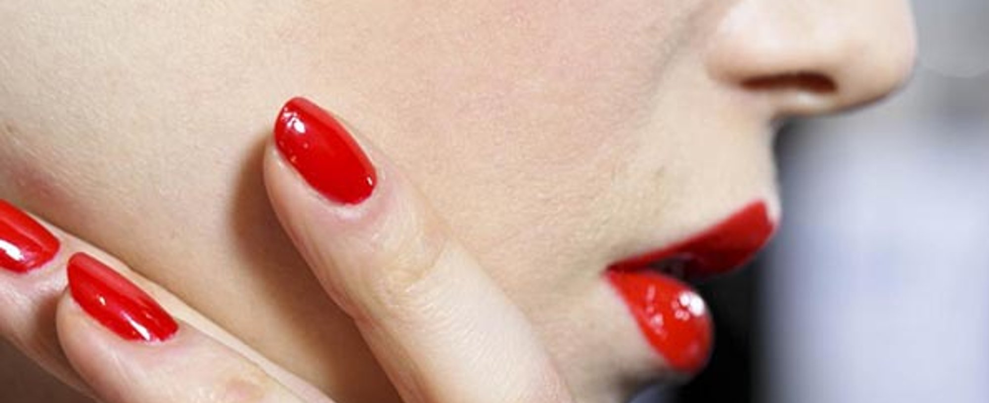 WHAT MANICURE ON A FIRST DATE Main