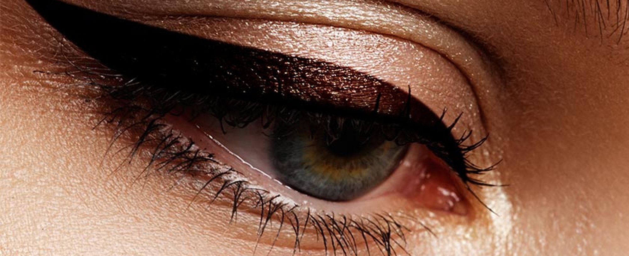 Loreal Paris BMAG Slideshow Wing It Tips for the Perfect Cat Eye SLIDE1